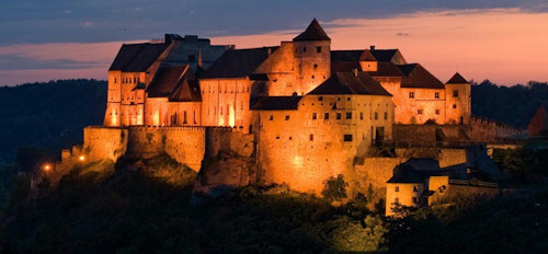 Photo 1 – View of the medieval castle of Burghausen in Bavaria Photo 1 – View of the medieval castle of Burghausen in Bavaria